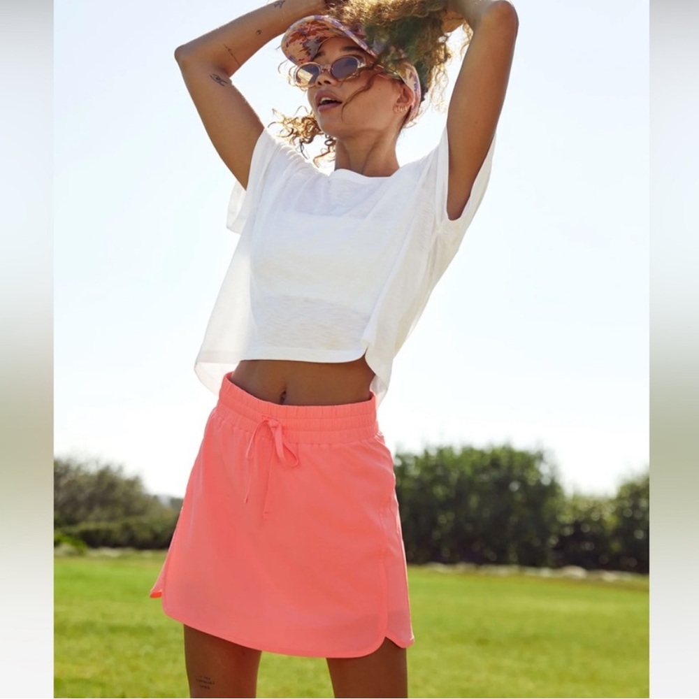 Beyond Yoga In Stride Skort in Electric Peach - Size L NWT